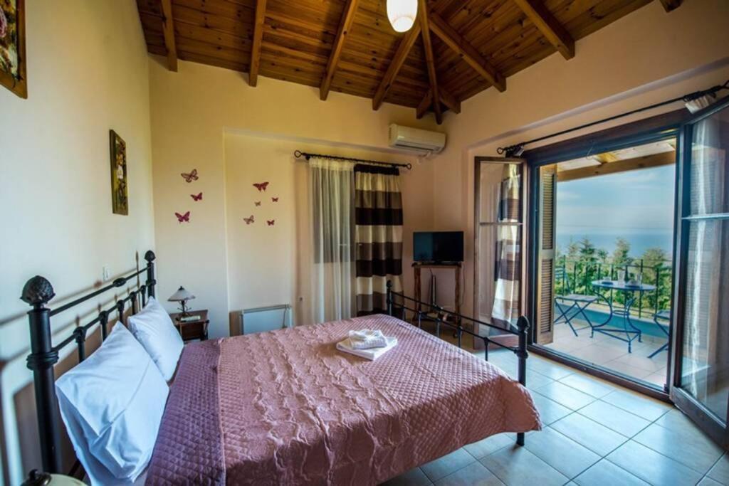 Kelly'S Villa In Stoupa Neokhorion  Exterior foto
